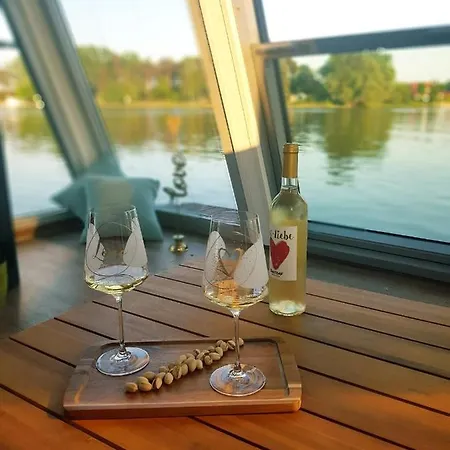 Hausboot Amantes 보트호텔