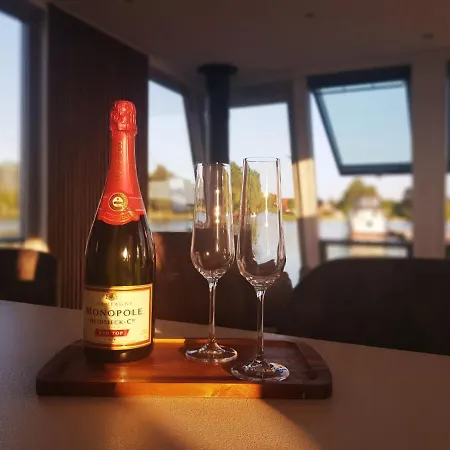Hausboot Amantes Botel
